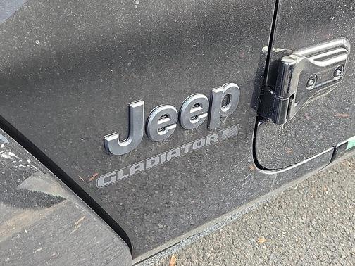 2026 Jeep Gladiator Sport