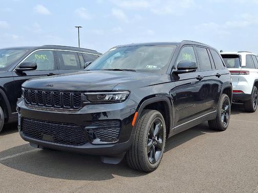2025 Jeep Grand Cherokee Laredo