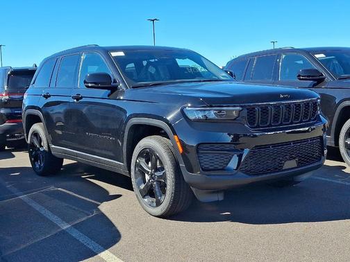 2025 Jeep Grand Cherokee Laredo