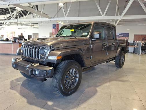 2026 Jeep Gladiator Sport