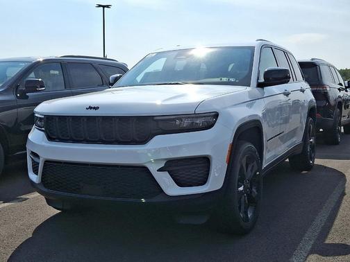 2025 Jeep Grand Cherokee Laredo