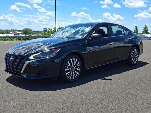 Black 2025 Nissan Altima SV