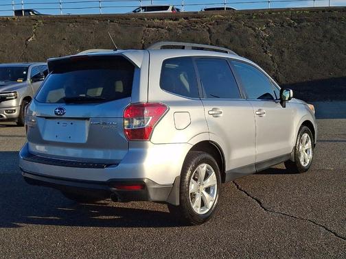 Ice Silver Metallic 2015 Subaru Forester 2.5i Limited