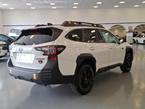 Crystal White Pearl 2025 Subaru Outback Wilderness