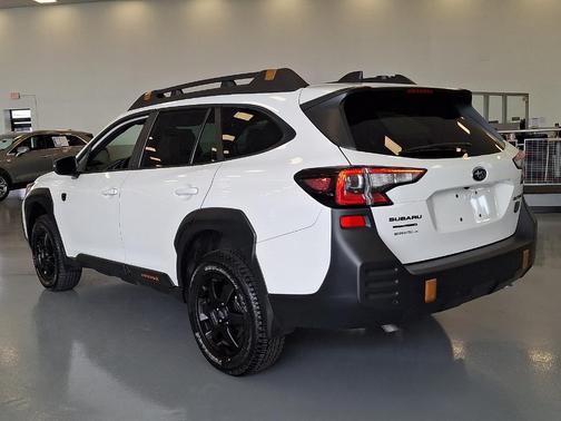 Crystal White Pearl 2025 Subaru Outback Wilderness
