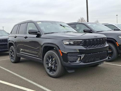 2025 Jeep Grand Cherokee Laredo