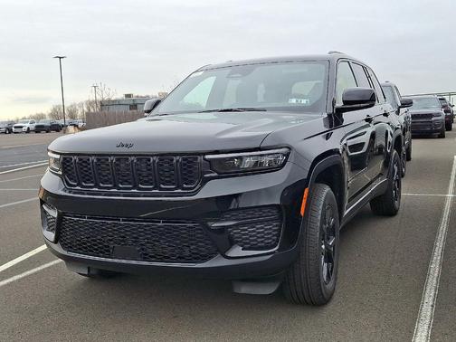 2025 Jeep Grand Cherokee Laredo