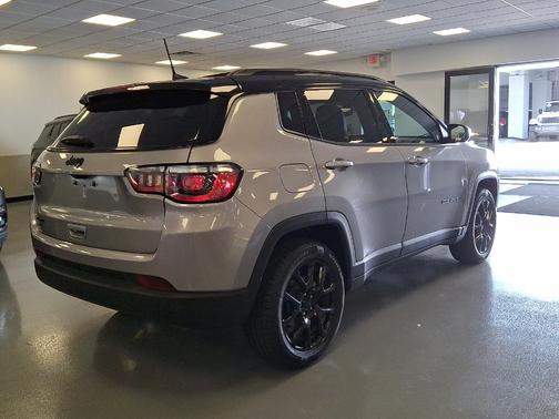 Billet Silver Clearcoat Metallic 2023 Jeep Compass Altitude