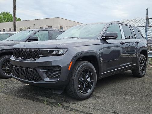 2025 Jeep Grand Cherokee Laredo