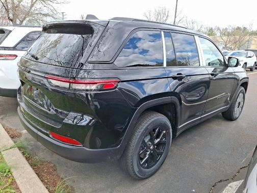 2025 Jeep Grand Cherokee Laredo
