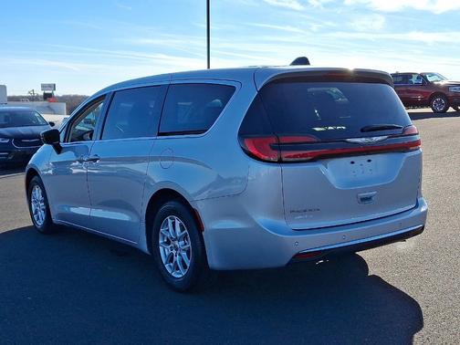 2024 Chrysler Pacifica Touring-L