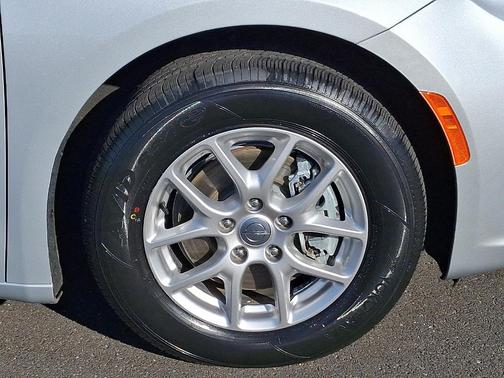 2024 Chrysler Pacifica Touring-L