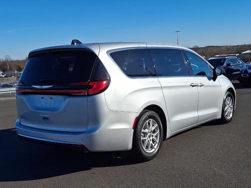 2024 Chrysler Pacifica Touring-L