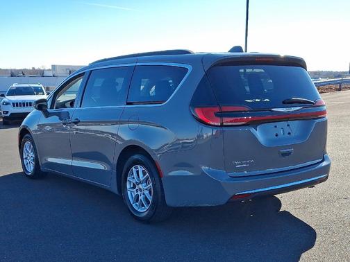 2022 Chrysler Pacifica Touring-L