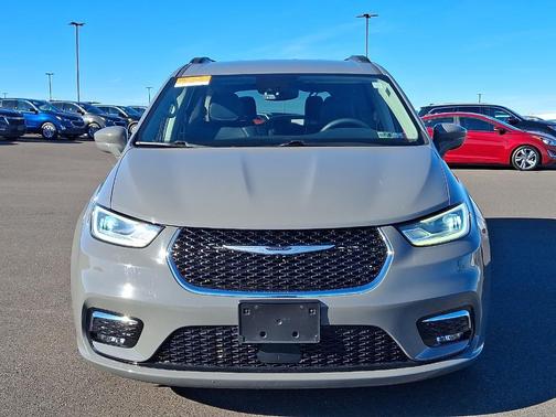 2022 Chrysler Pacifica Touring-L