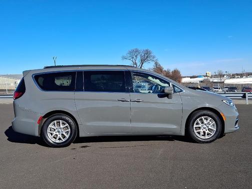 2022 Chrysler Pacifica Touring-L