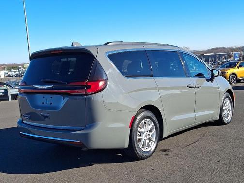 2022 Chrysler Pacifica Touring-L