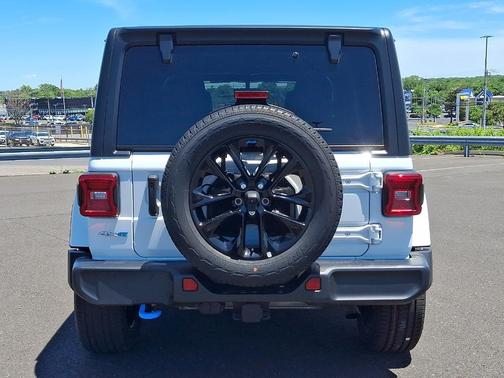Bright White Clearcoat 2023 Jeep Wrangler 4xe Sahara