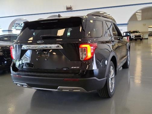 Agate Black Metallic 2023 Ford Explorer XLT
