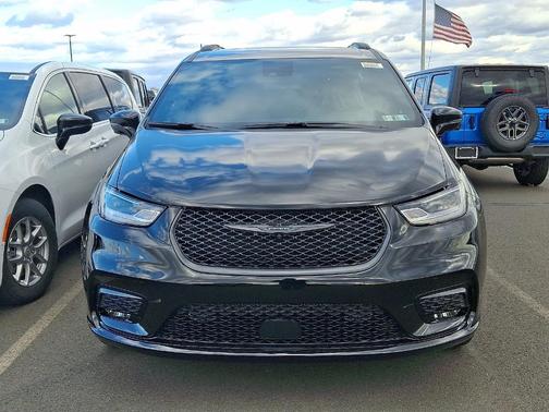 2026 Chrysler Pacifica Select AWD