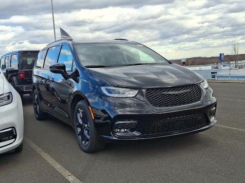 2026 Chrysler Pacifica Select AWD