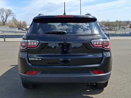 Diamond Black Crystal Pearlcoat 2022 Jeep Compass Altitude