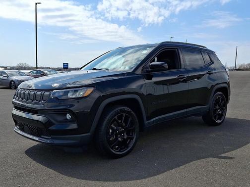 Diamond Black Crystal Pearlcoat 2022 Jeep Compass Altitude