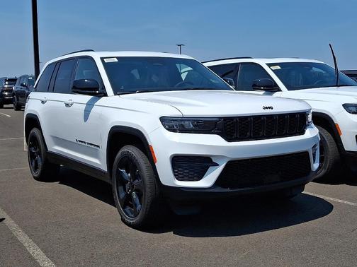 2025 Jeep Grand Cherokee Laredo