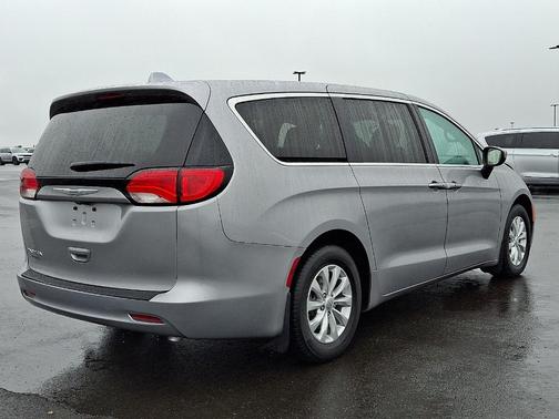 Billet Silver Clearcoat Metallic 2017 Chrysler Pacifica Touring