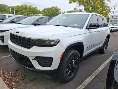 2025 Jeep Grand Cherokee Laredo