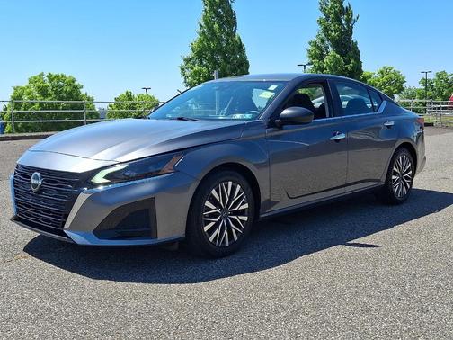 Gun Metallic 2025 Nissan Altima SV