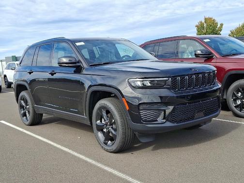 2025 Jeep Grand Cherokee Laredo