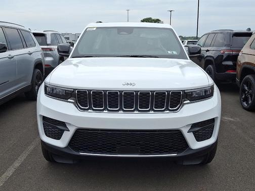 Bright White Clearcoat 2026 Jeep Grand Cherokee Altitude 4x4