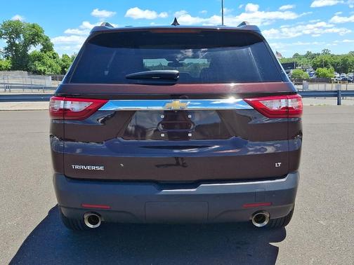Black Cherry Metallic 2020 Chevrolet Traverse LT Cloth
