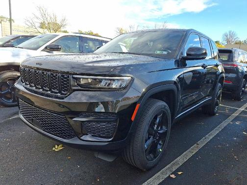 2025 Jeep Grand Cherokee Laredo