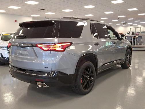 Sterling Gray Metallic 2023 Chevrolet Traverse Premier