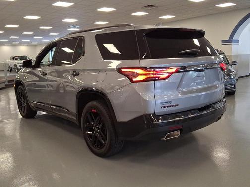 Sterling Gray Metallic 2023 Chevrolet Traverse Premier