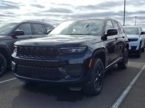 2025 Jeep Grand Cherokee Laredo