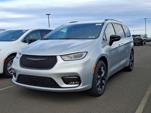 2026 Chrysler Pacifica Select AWD