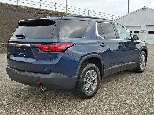Northsky Blue Metallic 2022 Chevrolet Traverse LT Cloth