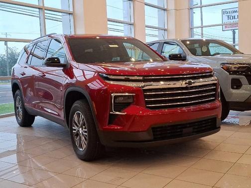2025 Chevrolet Traverse LT