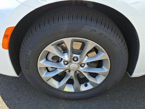Bright White Clearcoat 2027 Chrysler Pacifica SELECT