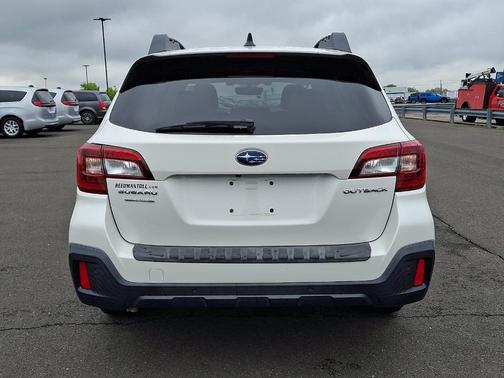 Crystal White Pearl 2019 Subaru Outback 2.5i Limited