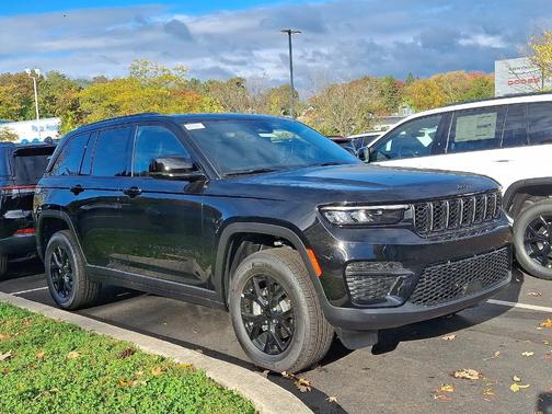 2025 Jeep Grand Cherokee Laredo