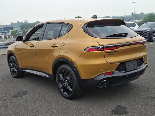 Gold 2024 Dodge Hornet R/T Plus