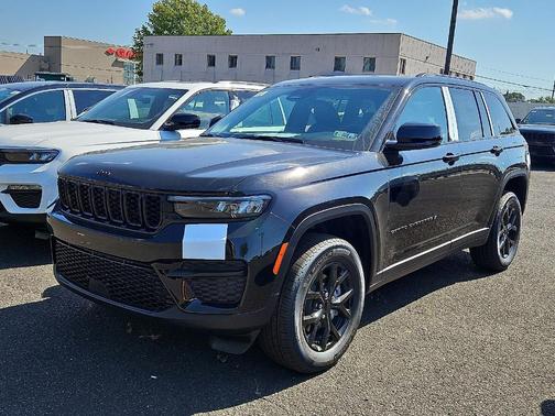 2025 Jeep Grand Cherokee Laredo