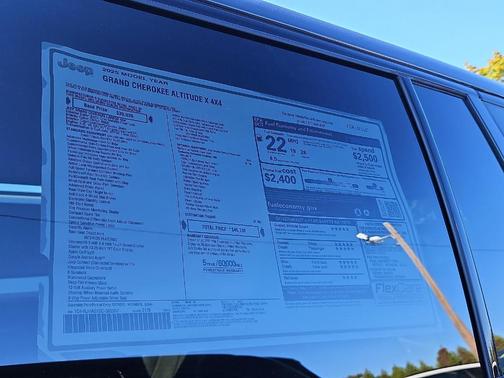 2025 Jeep Grand Cherokee Laredo