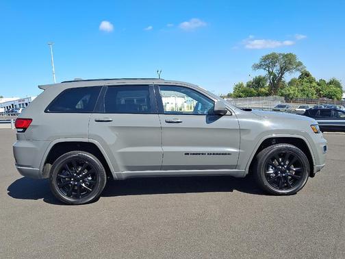 2022 Jeep Grand Cherokee WK Laredo