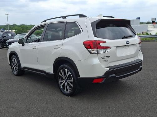 Crystal White Pearl 2021 Subaru Forester Limited