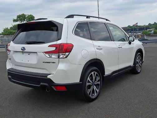 Crystal White Pearl 2021 Subaru Forester Limited